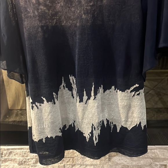 Lightweight dressy blue swing top with 3/4 Sleeves - Picture 6 of 8